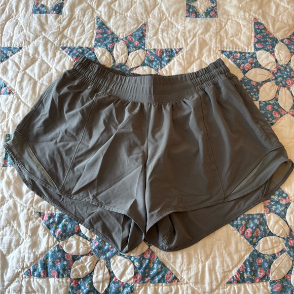LULULEMON Hotty Hot 4” Shorts - Picture 1 of 3